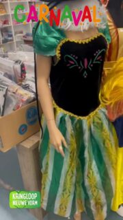 ๐ญ ๐๐ฎ๐ฟ๐ป๐ฎ๐๐ฎ๐น ๐ฏ๐ถ๐ท ๐ฑ๐ฒ ๐๐ฟ๐ถ๐ป๐ด๐น๐ผ๐ผ๐ฝ!๐
In februari barst het carnaval weer los en bij Kringloop Nieuwe Vorm zijn we er helemaal klaar voor!
Onze ๐ฐ๐ฎ๐ฟ๐ป๐ฎ๐๐ฎ๐น๐๐ฎ๐ณ๐ฑ๐ฒ๐น๐ถ๐ป๐ด is geopend. Je vindt bij ons onder meer:
๐ rekken vol carnavalskleding
๐ฉ hoeden en pruiken
๐ญ maskers
โจ en heel veel leuke accessoires
Of je nu gaat voor opvallend, grappig of juist lekker fout: kom gezellig snuffelen en stel jouw carnavalsoutfit compleet samen.
๐ Wees er op tijd bij, want op = op!
#carnaval #carnavalskleding #carnavalsoutfit #kringloop #kringloopgeluk
#duurzaam #hergebruik #verkleedfeest #accessoires #tweedehands